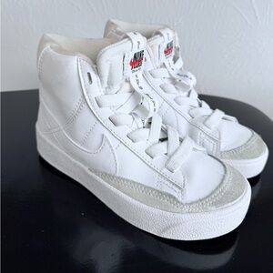 Nike Blazer Mid ‘77 SE Little Kids White Sneakers